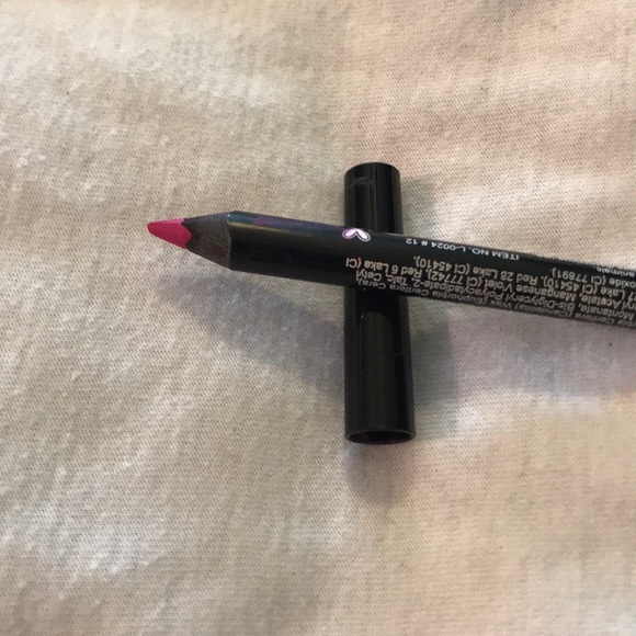 City Color City Chic Lipliner- Ultra Pink - Picture 3 of 3